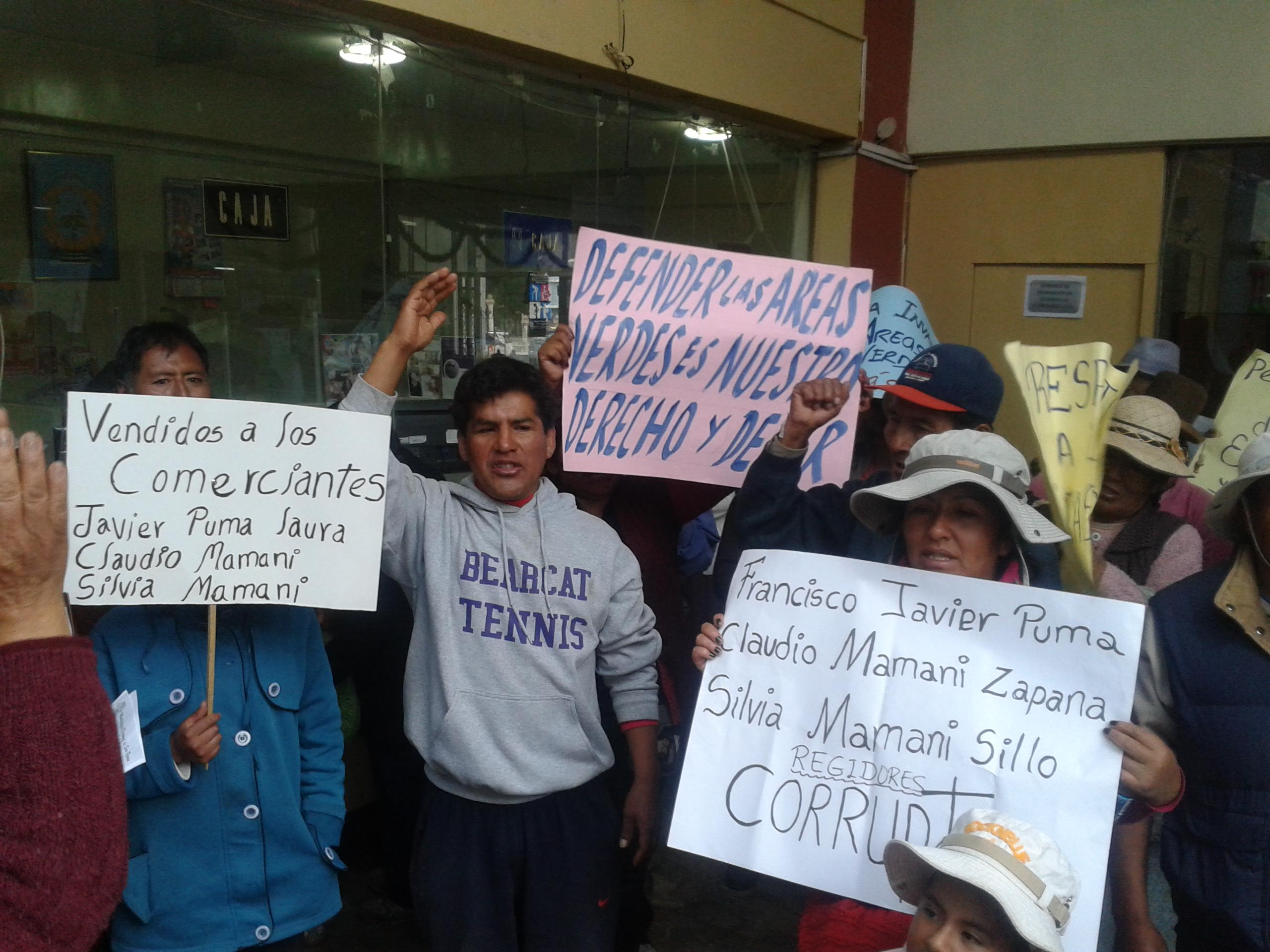 Vecinos de Santa María protestaron en la Municipalidad de San Román