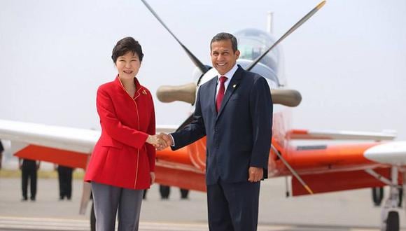 Perú y Corea presentan primer avión coproducido KT-1P