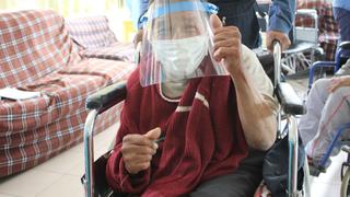 Ya inició vacunación a adultos mayores de 80 años en Cusco (FOTOS)