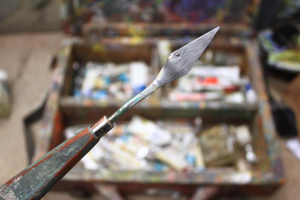 Joven pintor crea obras de arte con una espátula (FOTOS)