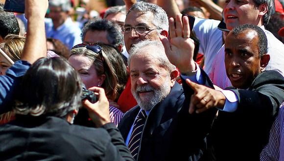Lula da Silva lidera holgadamente las encuestas presidenciales