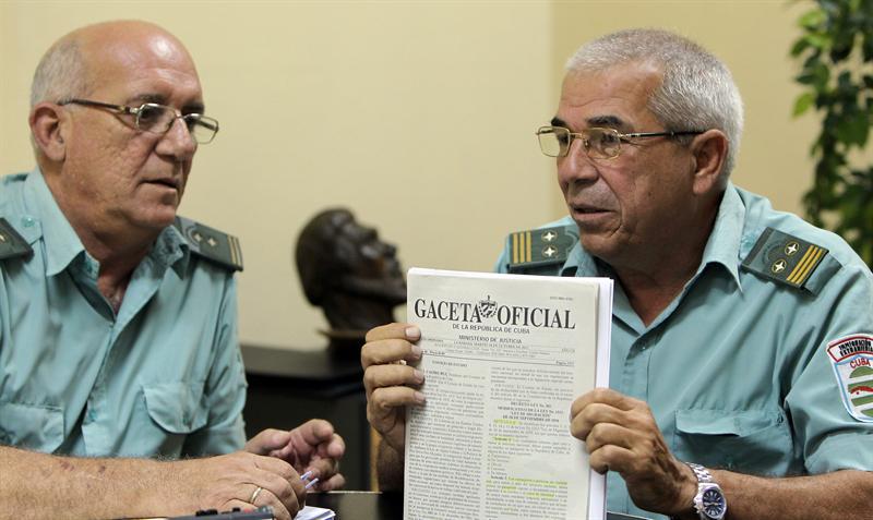 Cuba elimina permiso de salida al exterior en esperada reforma migratoria