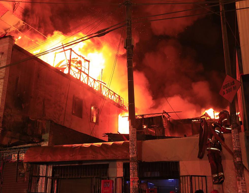 FOTOS: Incendio consumió una galería en el Cercado de Lima