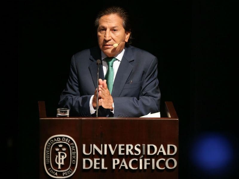 Alejandro Toledo se mostró a favor de cambiar la Constitución de 1993