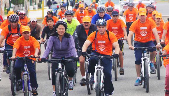 Keiko calienta campaña presidencial con bicicletada