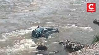 Carretera Central: pasajeros y chofer se salvan de morir tras caer en accidente al río Mantaro