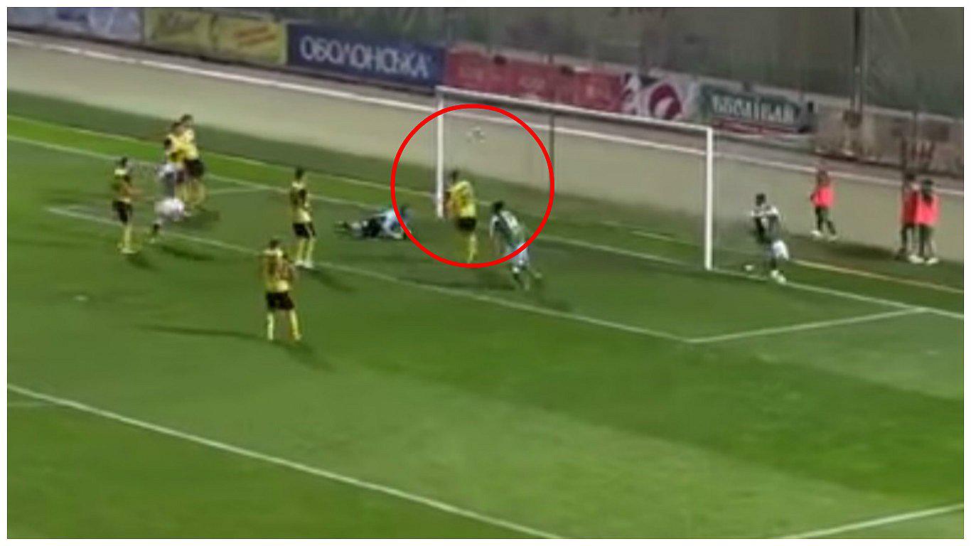YouTube: jugador es viral por hacer "el autogol más tonto del mundo" [VIDEO]