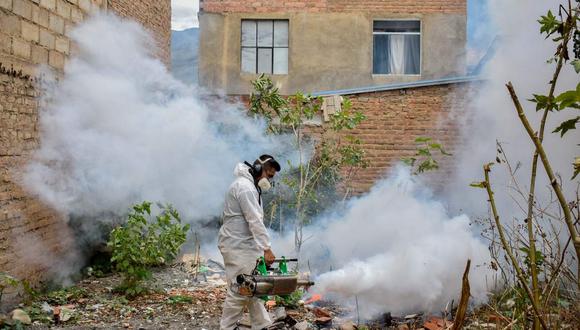 Viviendas de víctimas de dengue son fumigadas como prevención/ Foto: Cortesía