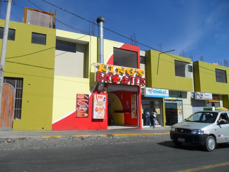 Asalto a mano armada en restaurante King Broaster