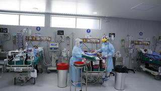 Colegio Médico advirtió que ola epidémica del COVID-19 en Perú “está casi incontrolable”