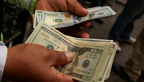 El dólar cerró al alza en la primera sesión de la semana. (Foto: Reuters)