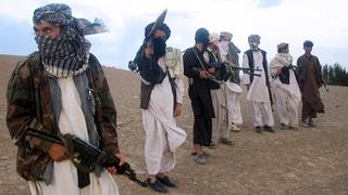 80 muertos y 12 decapitados deja ofensiva talibán en Afganistán