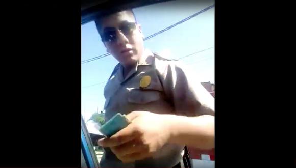 Policía agrede a un ciudadano de Piura (VIDEO)