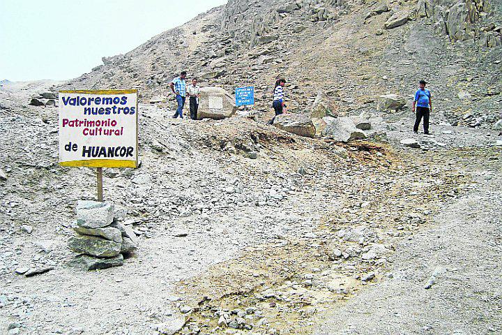 Huaico amenaza petroglifos de Huáncor