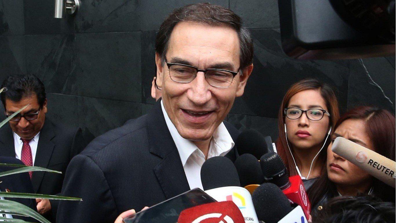 Martín Vizcarra llega hoy por la noche al Perú para asumir mañana la presidencia