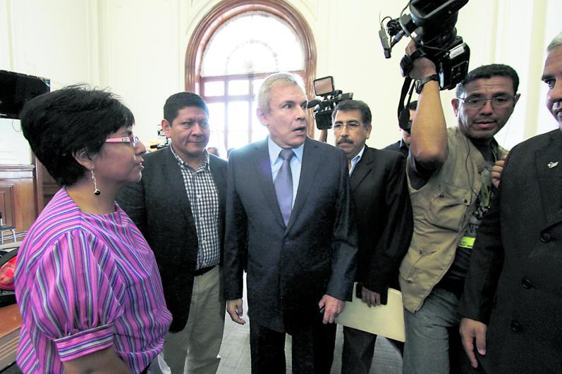 Luis Castañeda: Congreso debió incluirse en ley de no reelección 