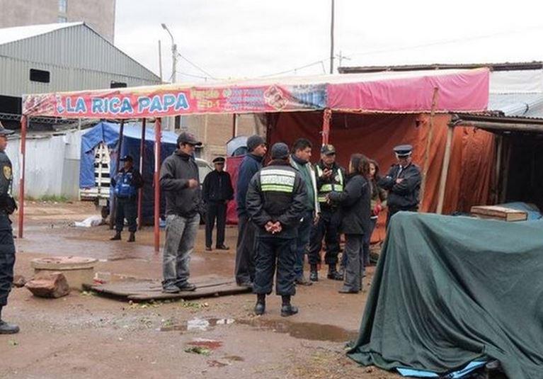 Vecinos desalojan  a comerciantes de área verde en Juliaca 