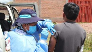 Reportan ligero bajón de muertes y contagios por covid-19 en Puno