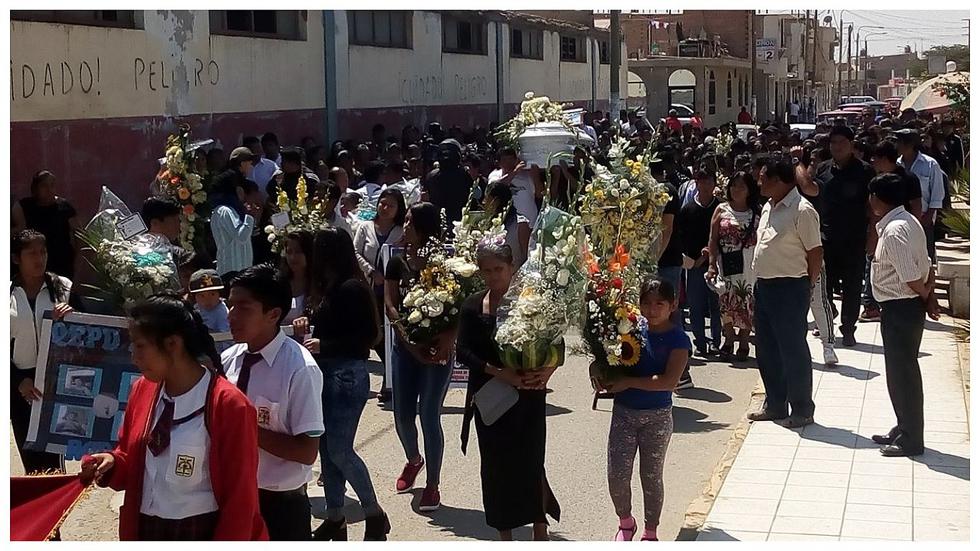 Llanto y dolor en el entierro de dos pescadores de Santa Rosa (FOTOS) 