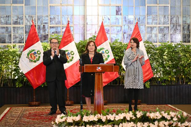 La presidenta Dina Boluarte fue quien anunció la entrega de tres lotes a Petroperú. (Foto: Presidencia)