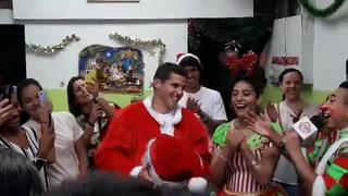 Aldo Corzo se disfrazó de Papa Noel y sorprendió a niños en Chorrillos (VIDEO)