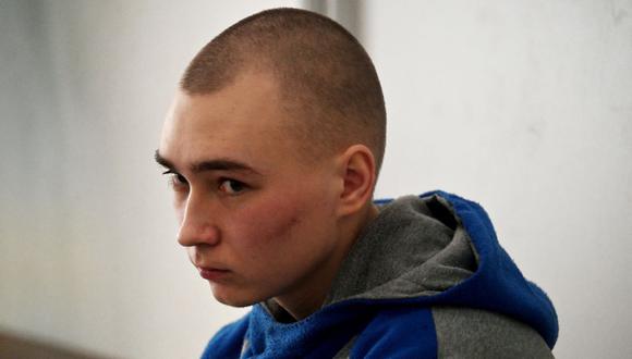Ucrania condena a cadena perpetua al soldado ruso Vadim Shishimarin por crímenes de guerra. (SERGEI SUPINSKY / AFP).