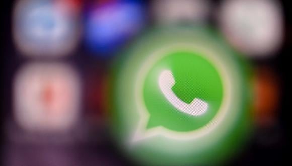 Actualmente, cuando el miembro de un grupo abandona una conversación grupal, WhatsApp notifica a todos los usuarios de ese chat que ha salido de este. (Foto: AFP)