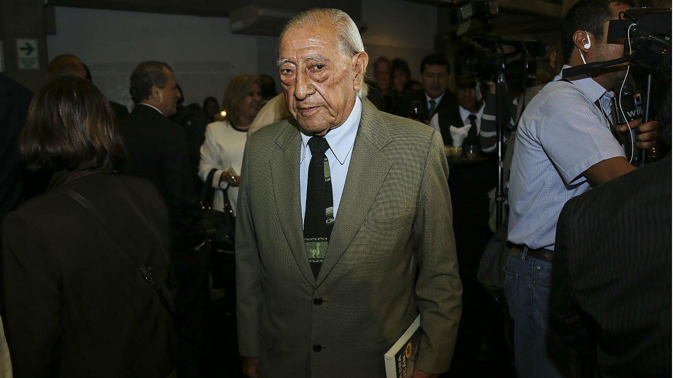 Padre de presidente Humala calificó de torpeza develar busto suyo en Ayacucho