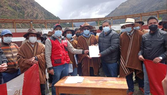 Víctor Gobitz de Antamina llegó a la comunidad Aquia para una reunión con los residentes del pueblo ancashino. (Foto: PCM)