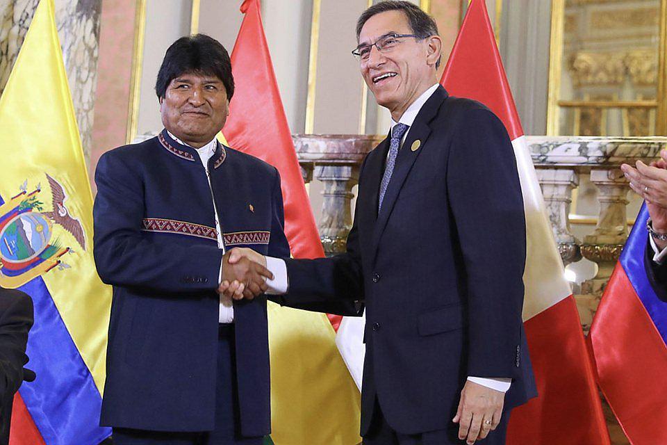 Martín Vizcarra y Evo Morales suscriben 92 compromisos de interés binacional 