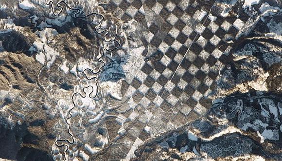​Nasa: ¡Impresionante vista! Captan "tablero de ajedrez" en la superficie de la tierra
