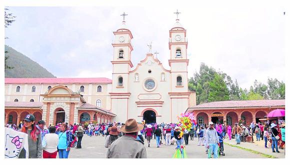 Miles de fieles visitan santuario de Santa Rosa de Lima en la región Junín