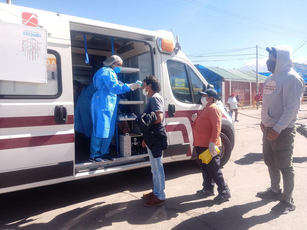 Descartan fiebre para prevenir COVID-19 en mercado Río Seco (FOTOS)