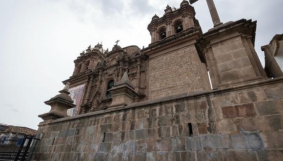 Pintas anarquistas fueron retiradas de templo colonial en Cusco