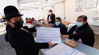 Ecuatorianos acuden a votar en España pese a contagios y muertes por la pandemia de COVID-19 (CRÓNICA)