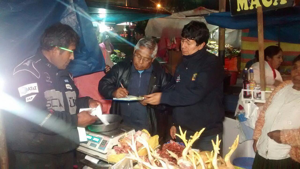 En operativo detectan venta de pollos frescos sin medidas de higiene