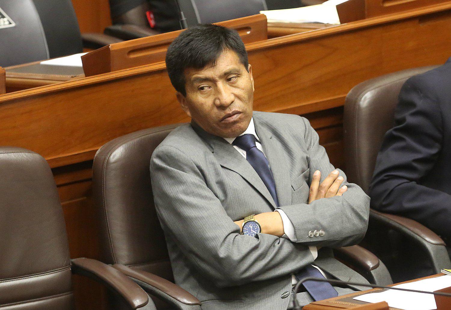 Fiscalía anuncia investigación preliminar a Mamani por acusación de tocamientos indebidos