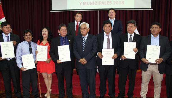 JEE de Huamanga proclama a autoridades electas en provinciales y distritos 