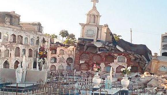 En el cementerio de Pisco parece que el terremoto fue ayer