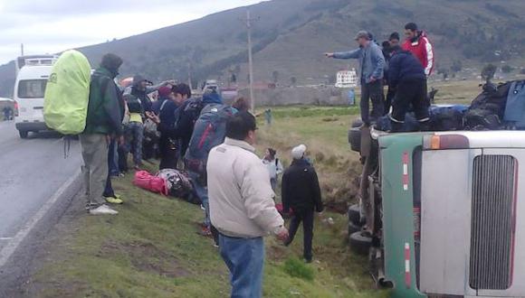 Puno: Choque de vehículos bolivianos deja 10 turistas heridos