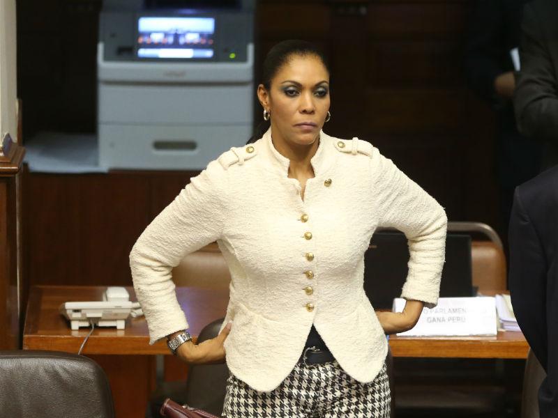 Detienen a hijo de Cenaida Uribe por agredir a un efectivo policial