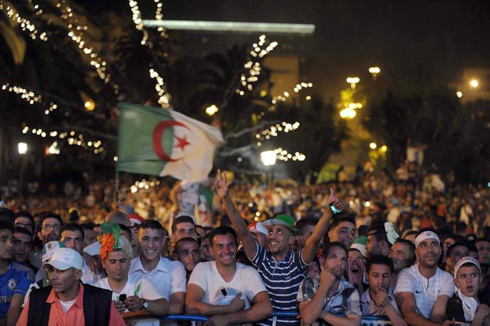 Brasil 2014: Miles de argelinos celebraron clasificación de su selección