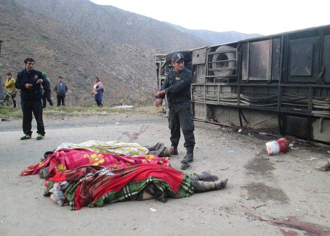 Lucanas: cinco muertos y nueve heridos al volcar bus