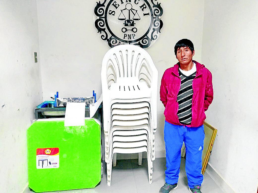 ​PNPs sorprenden a banda de delincuentes  "Los Fierreros" robando una casa