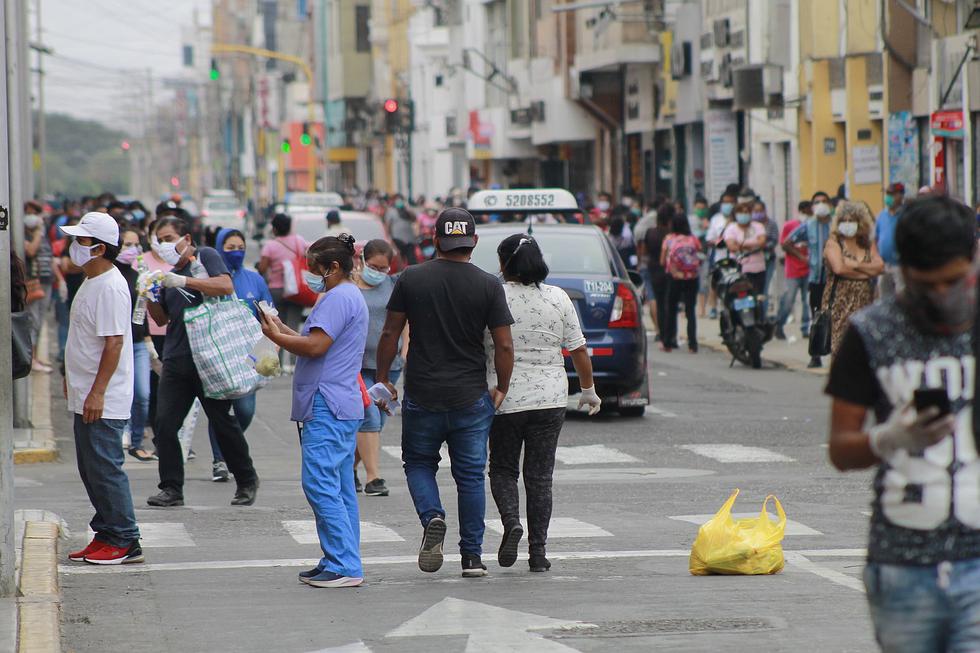 Largas colas en el centro histórico de Trujillo (GALERÍA) 