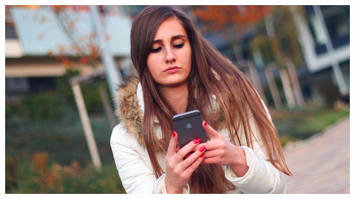 ¿Adicción tecnológica? Afirman que el celular es revisado casi 80 veces al día