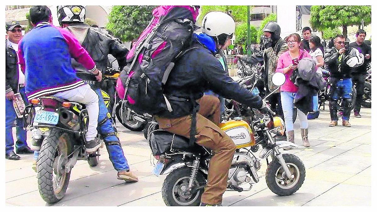 Huancayo: Protestan por ley que prohíbe el tránsito de dos varones en moto | EDICION | CORREO