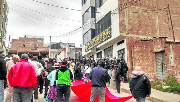 Puno: ​pobladores protestaron frente al INPE por traslado de presos peligrosos