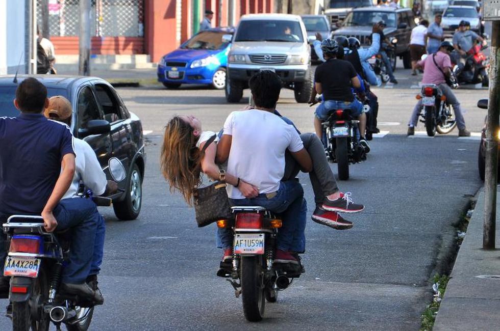 Velorio de Génesis Carmona: Familiares piden paz en el país (FOTOS)