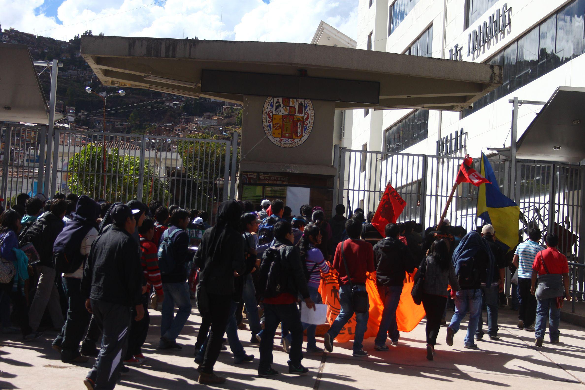 Cusco: estudiantes toman instalaciones de la universidad 